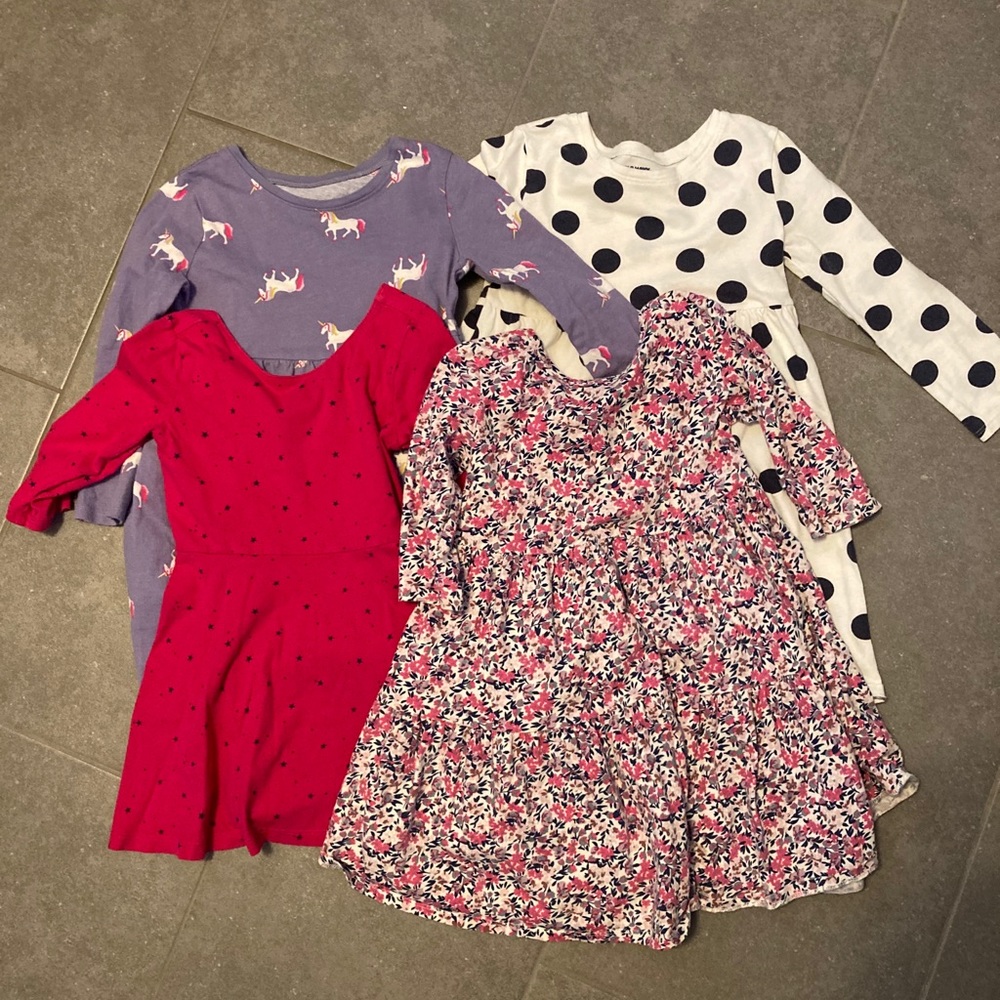 5 long sleeved 1 sleeveless dresses